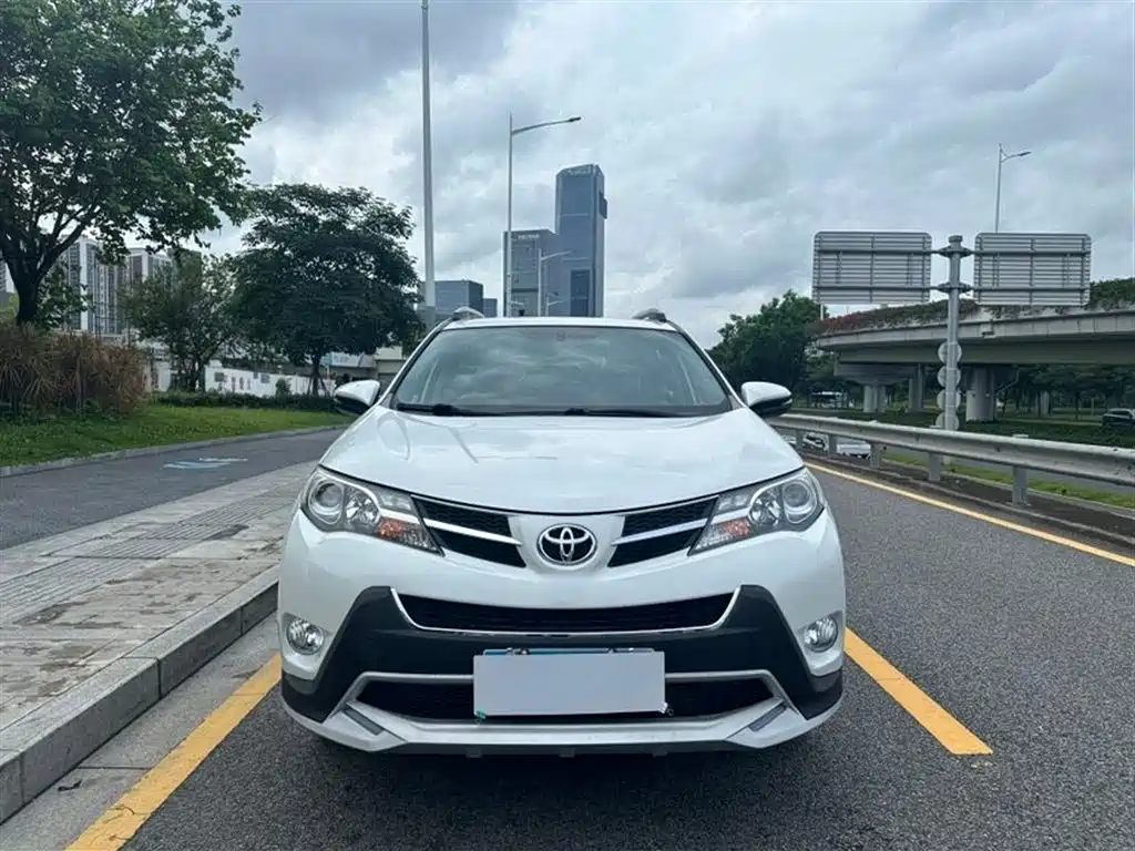 Toyota RAV4 2016 — фото 2