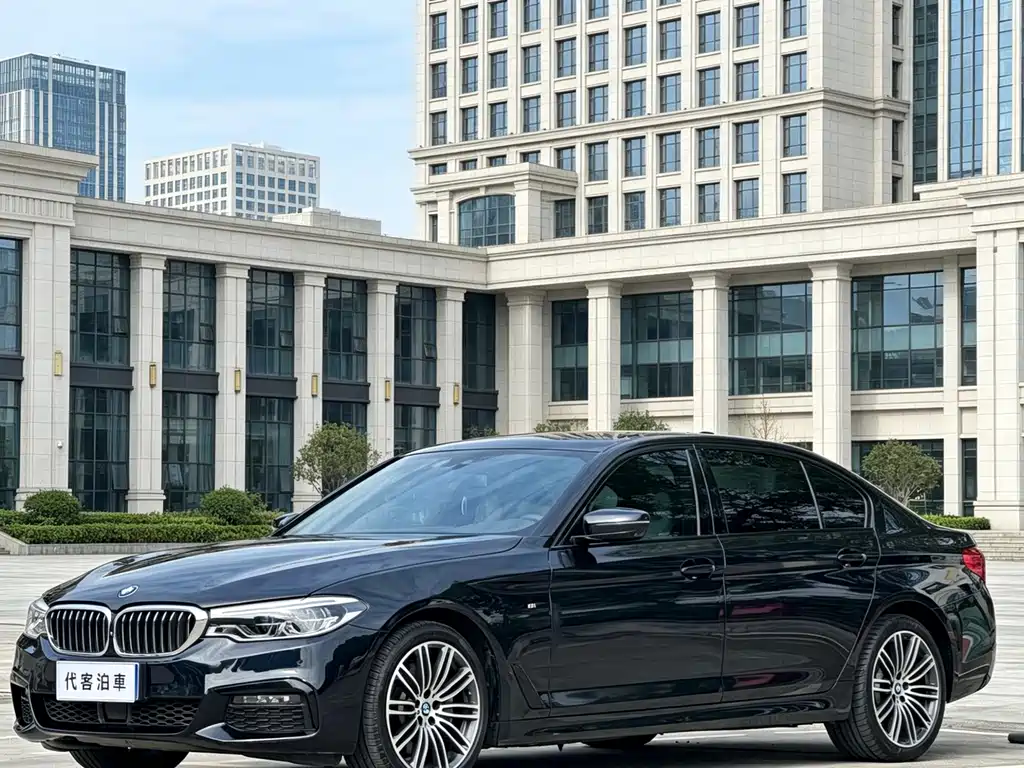 BMW 5 Series 2019 — фото 1