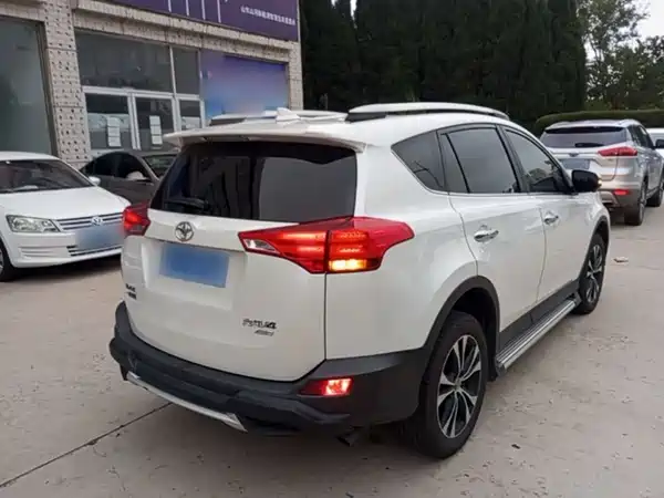 Toyota RAV4 2015