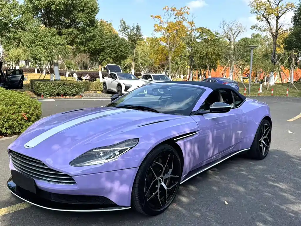 Aston Martin DB11 2018 — фото 1