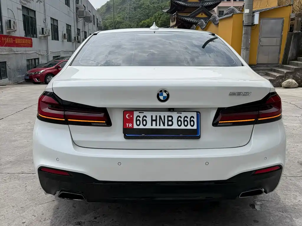 BMW 5 Series 2019 — фото 9