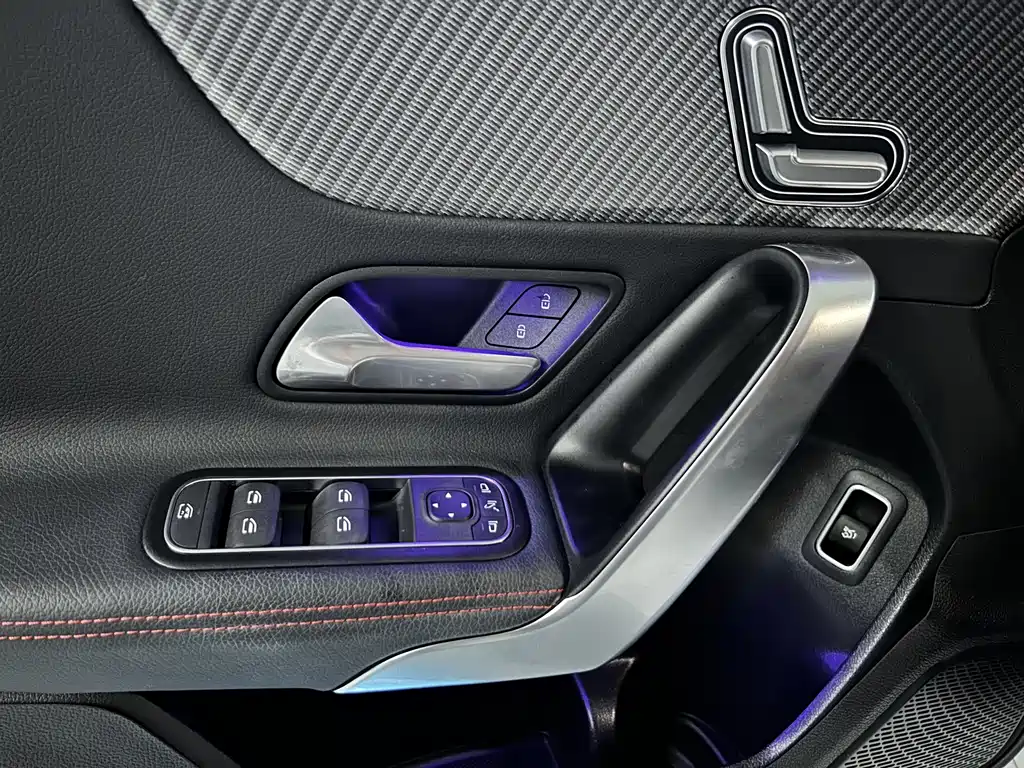 Mercedes-Benz A-Class 2024 — фото 10