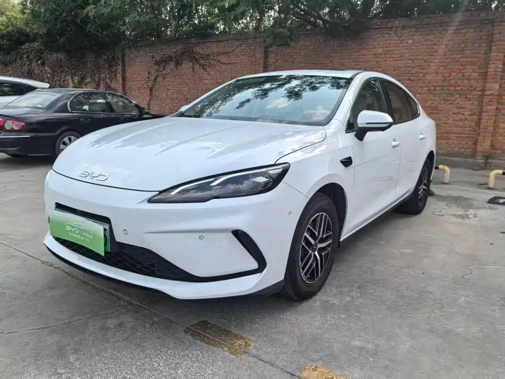 BYD Seal 05 DM-i 2025 — фото 1