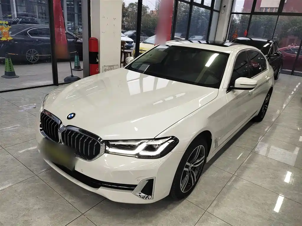 BMW 5 Series 2023 — фото 1