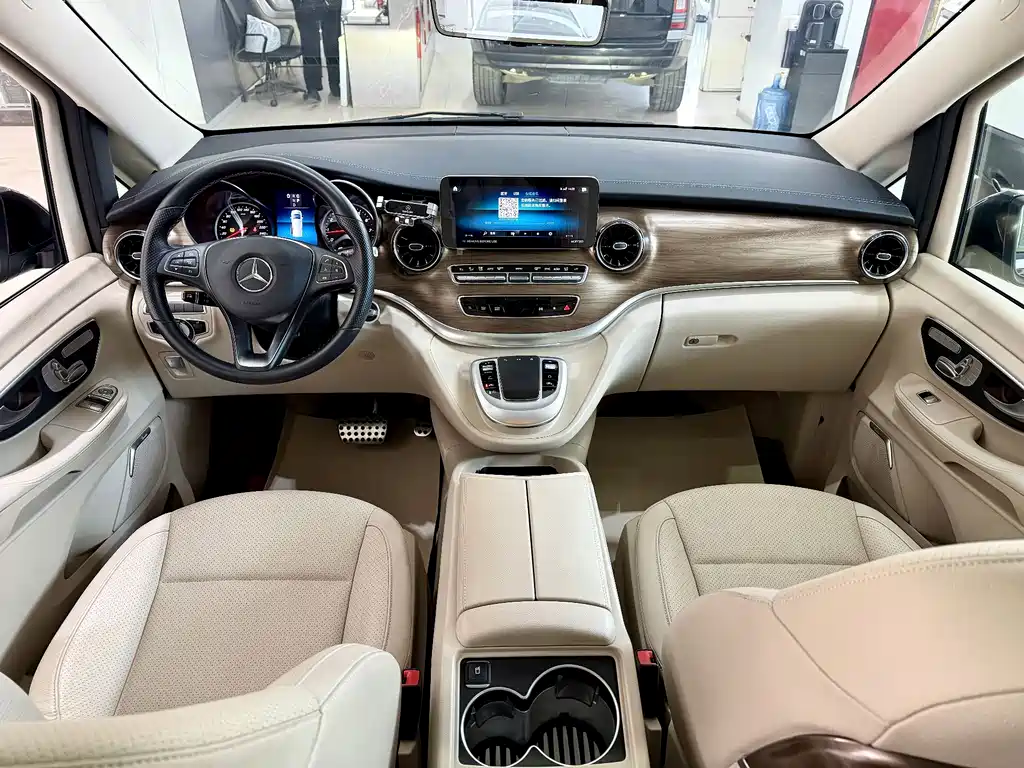 Mercedes-Benz V-Class 2023 — фото 11
