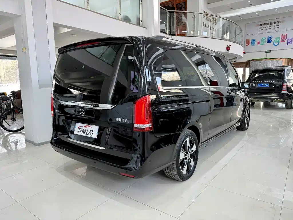 Mercedes-Benz V-Class 2023 — фото 14