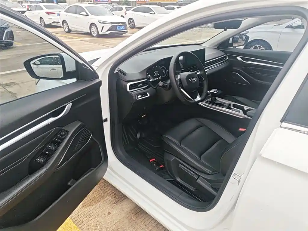 Geely Emgrand 2022 — фото 16