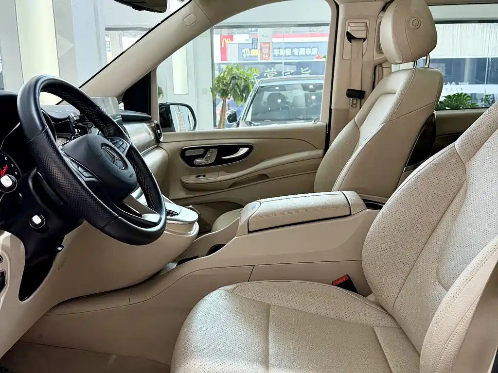 Mercedes-Benz V-Class 2023 — фото 4