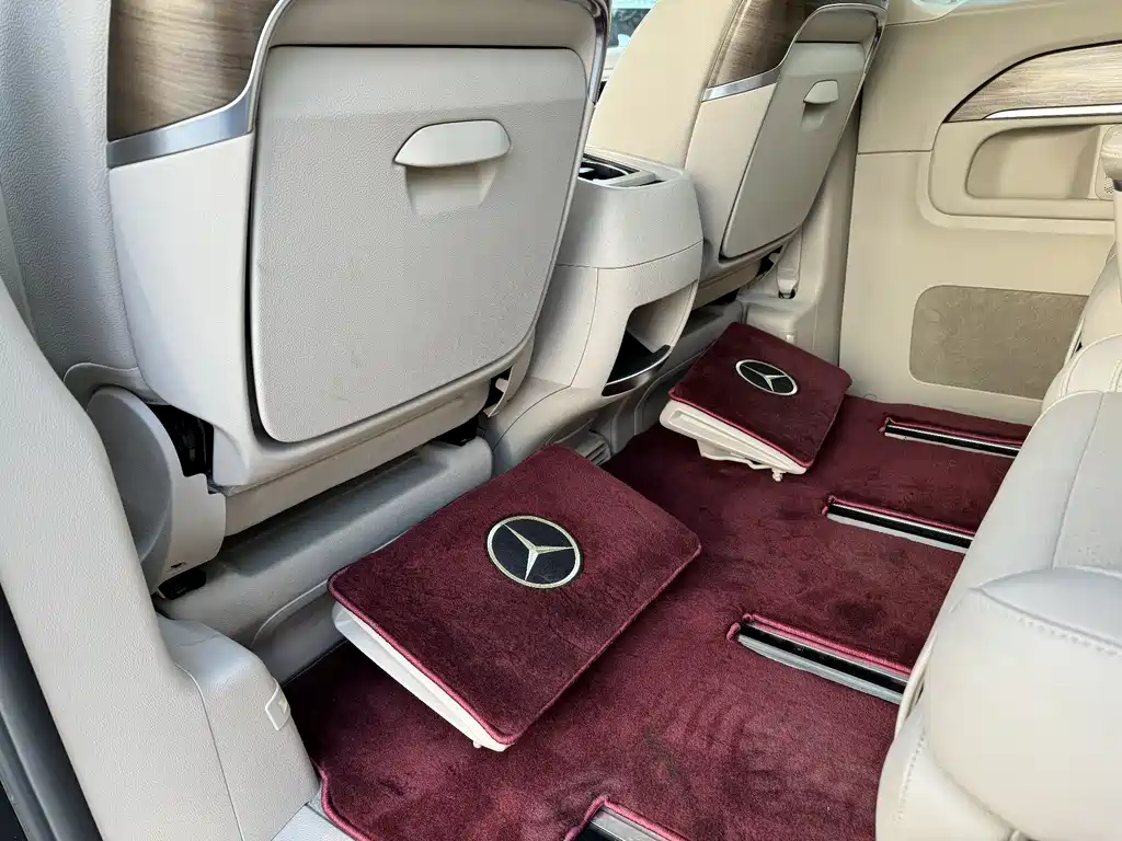 Mercedes-Benz V-Class 2023 — фото 13