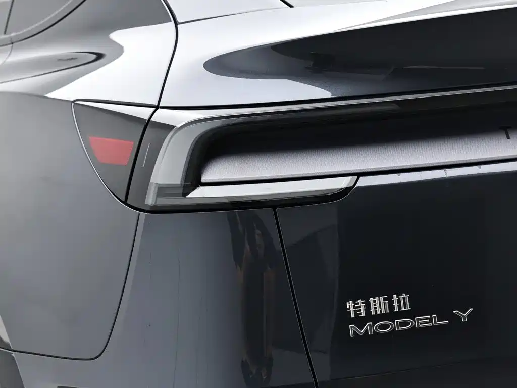 Tesla Model Y 2026 — фото 8