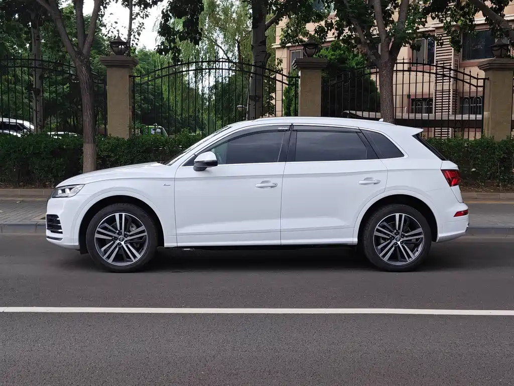 Audi Q5L 2020