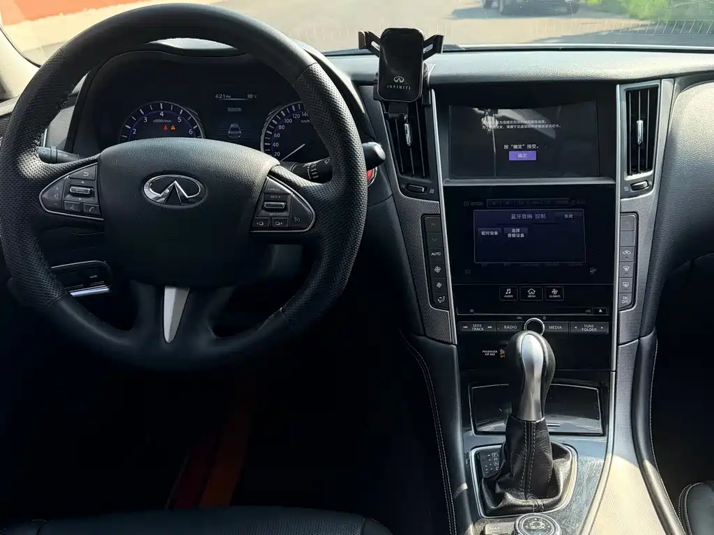 Infiniti Q50L 2016 — фото 11