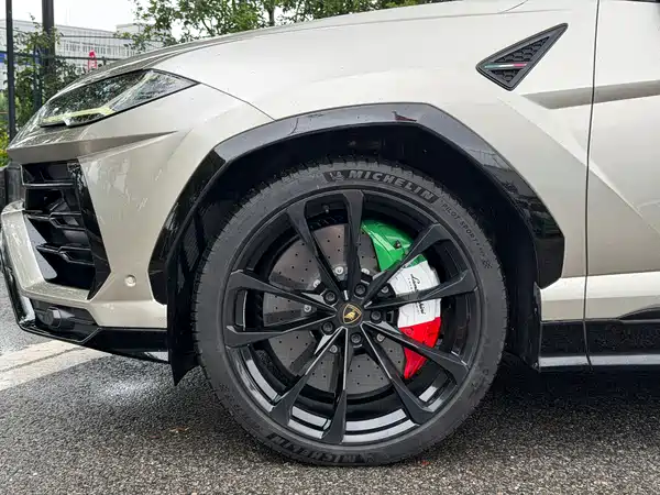 Lamborghini Urus 2021