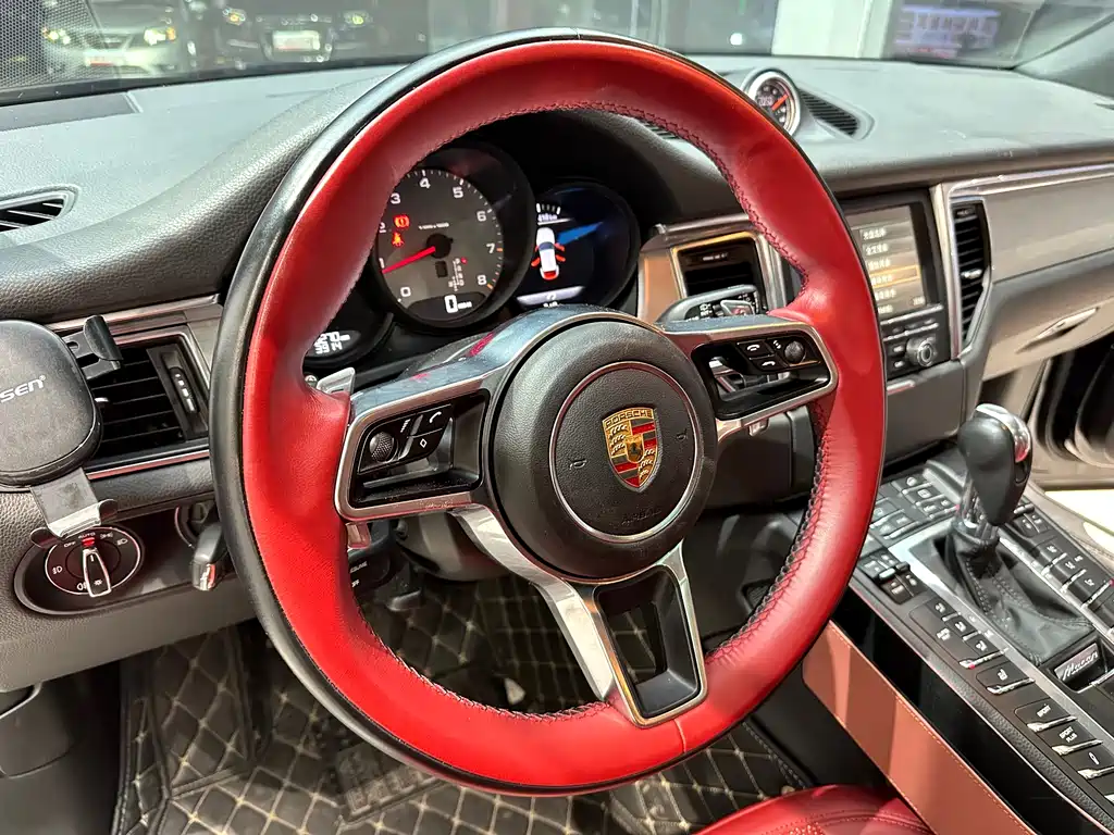 Porsche Macan 2015 — фото 12