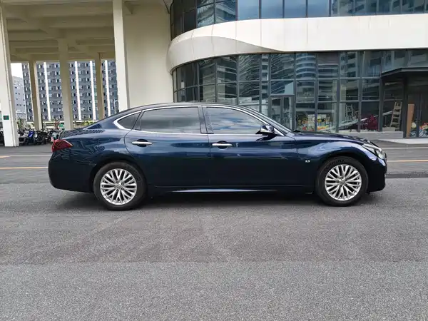 Infiniti Q70 2018