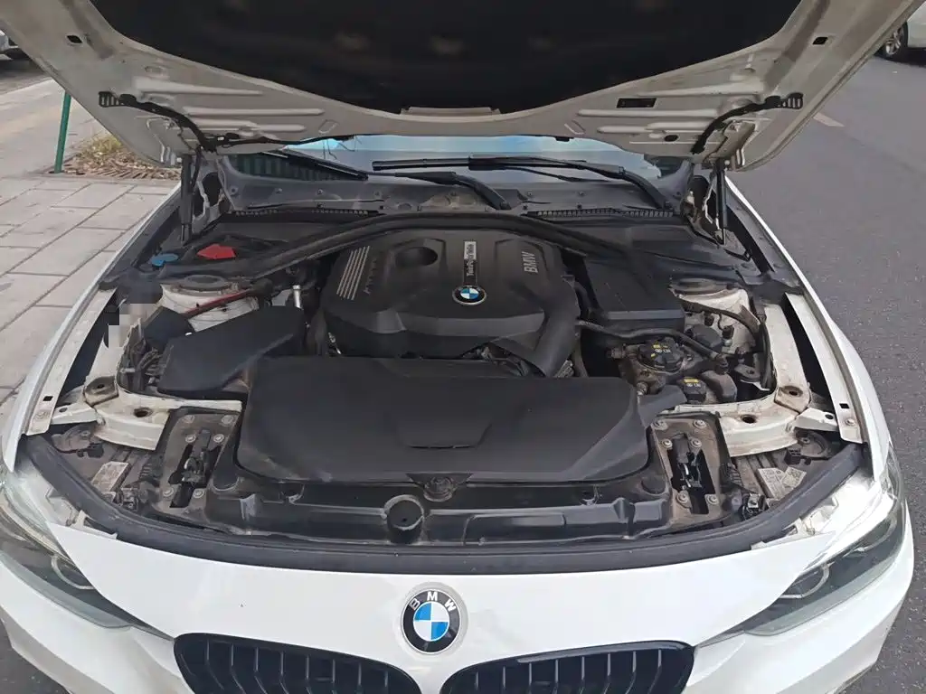 BMW 3 Series 2018 — фото 11
