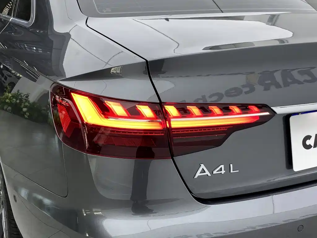 Audi A4L 2022 — фото 28