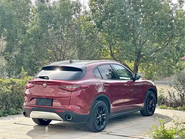 Alfa Romeo Stelvio 2017