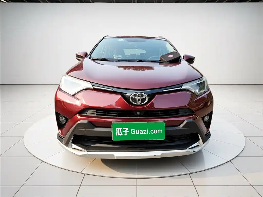 Toyota RAV4 2018 — фото 24