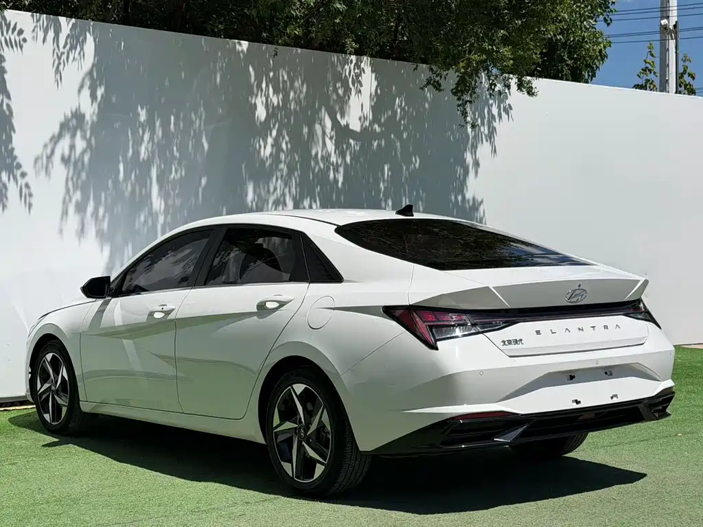 Hyundai Elantra 2023