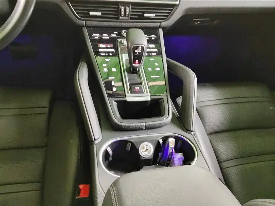 Porsche Cayenne 2018 — фото 16