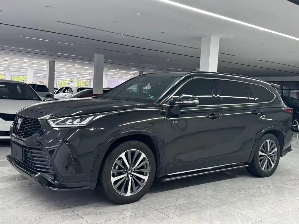 Toyota Crown Kluger 2025 — фото 1