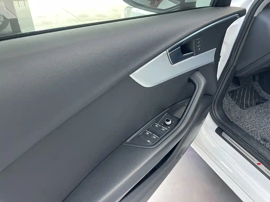 Audi A4L 2020