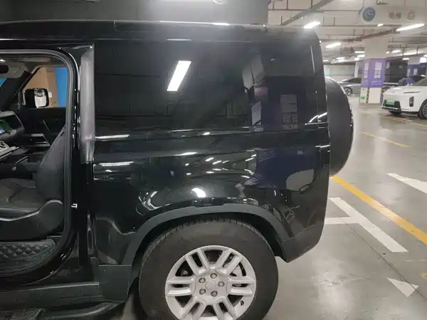 Land Rover Defender 2024
