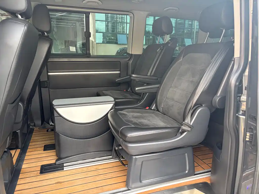 Volkswagen Multivan 2017 — фото 9
