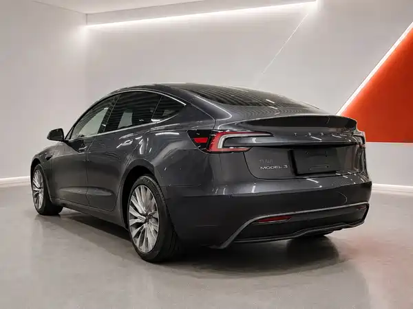 Tesla Model 3 2024