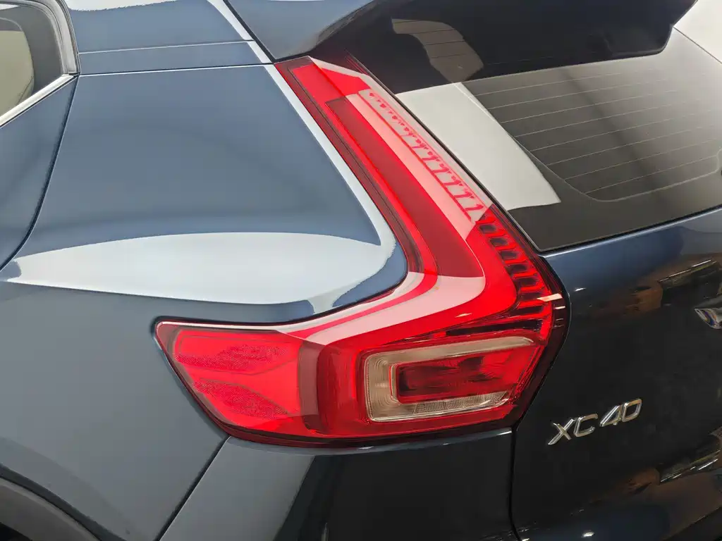 Volvo XC40 2021 — фото 7