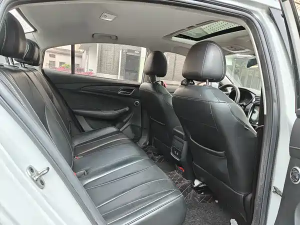 Roewe i5 2020