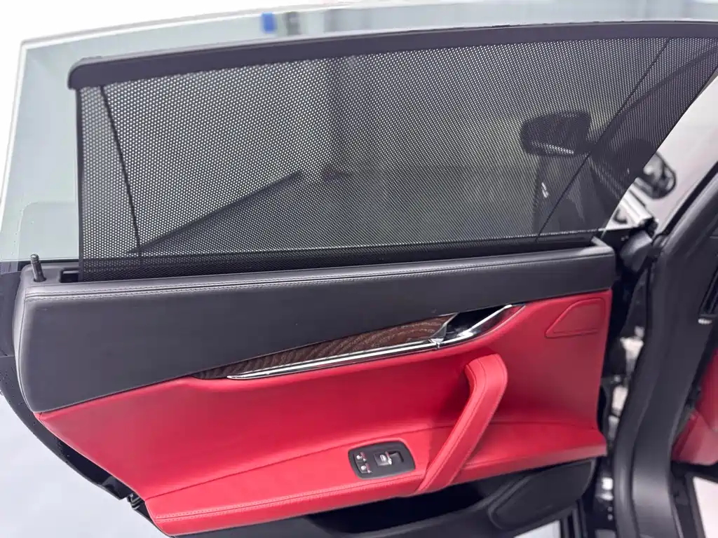 Maserati Quattroporte 2018 — фото 17