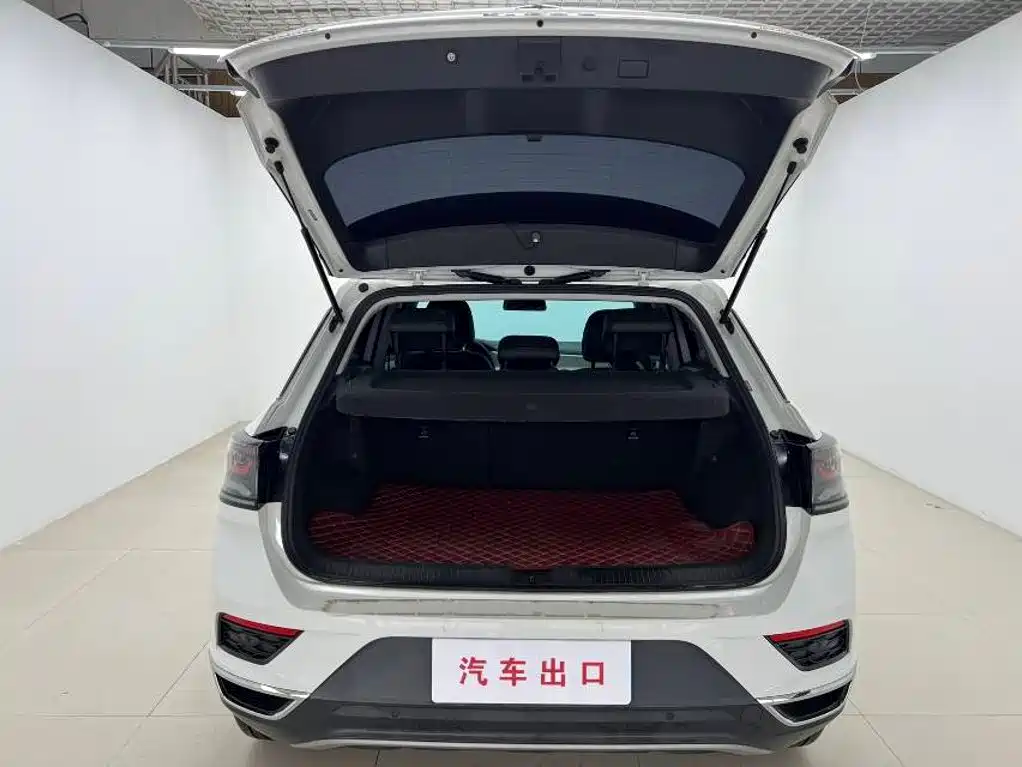 Volkswagen T-Roc 2023 — фото 8