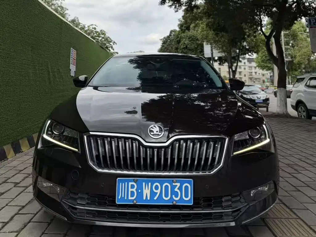 Skoda Superb 2018 — фото 2