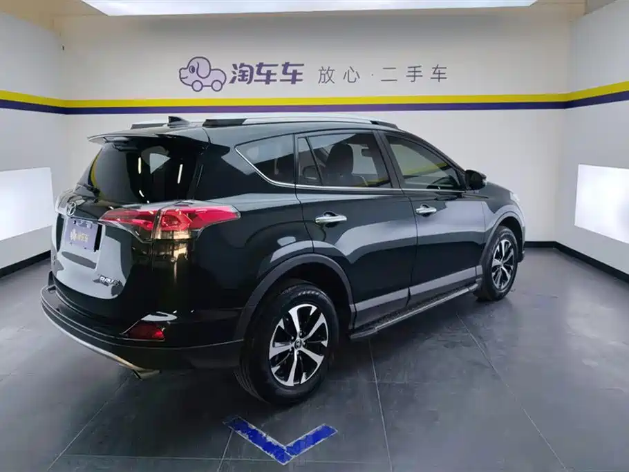 Toyota RAV4 2018 — фото 3