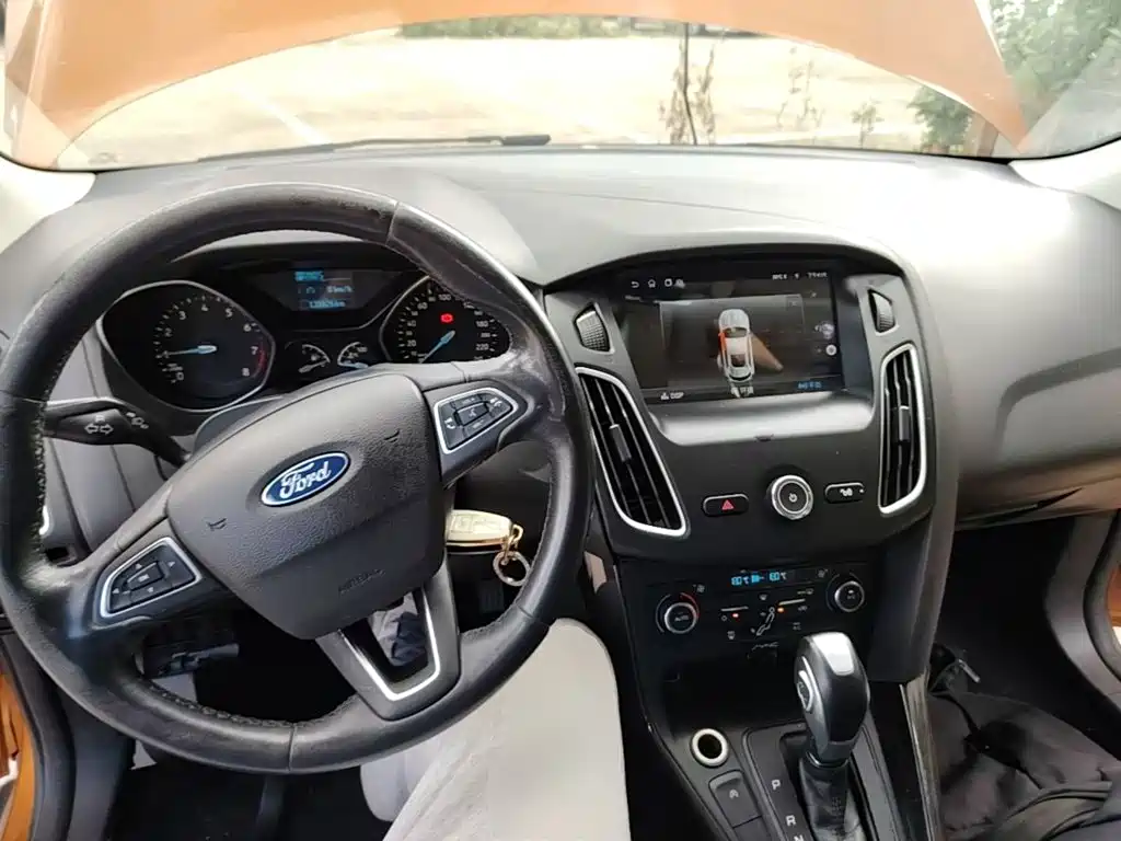 Ford Focus 2015 — фото 10