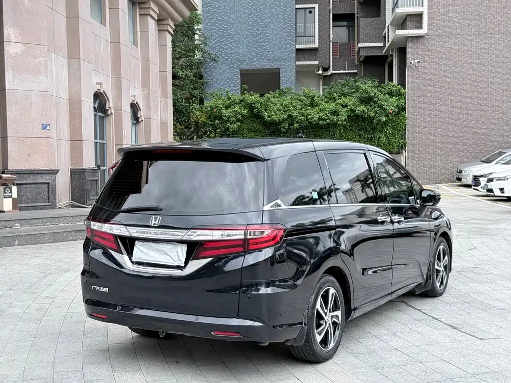 Honda Odyssey 2017 — фото 9
