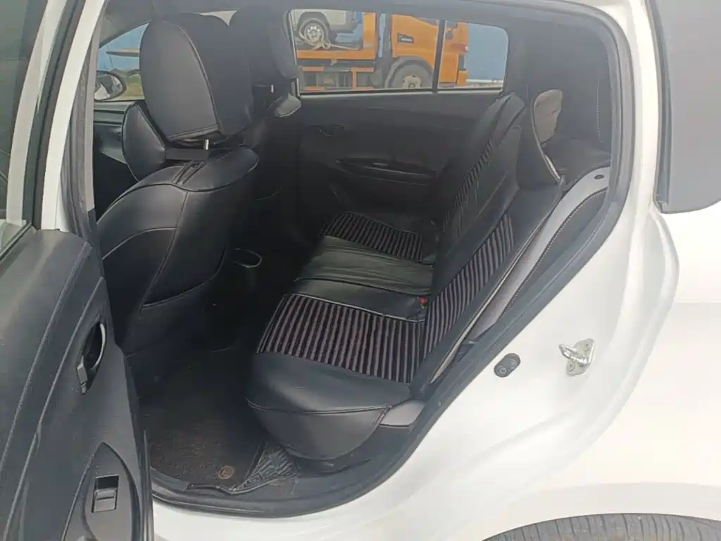 Toyota Yaris L 2019 — фото 17