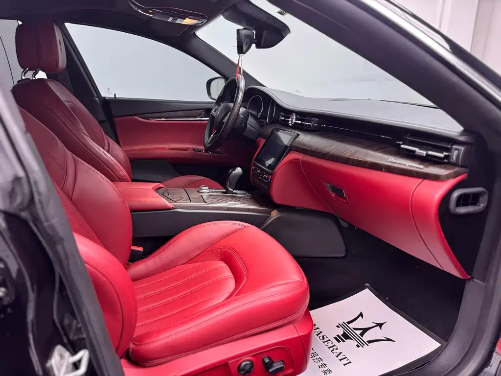 Maserati Quattroporte 2018 — фото 24