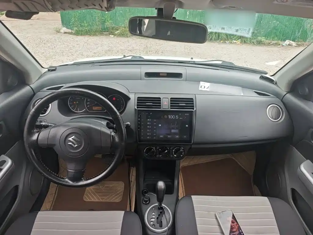 Suzuki Swift 2015 — фото 10