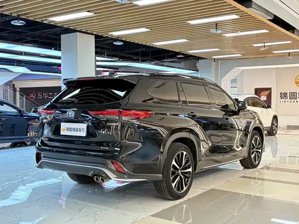 Toyota Crown Kluger 2023