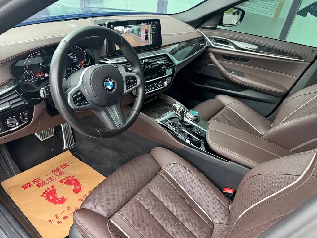 BMW 5 Series 2022 — фото 11