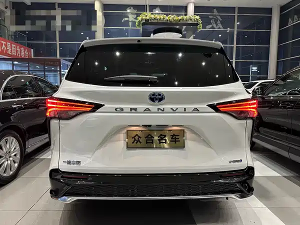 Toyota Granvia 2022