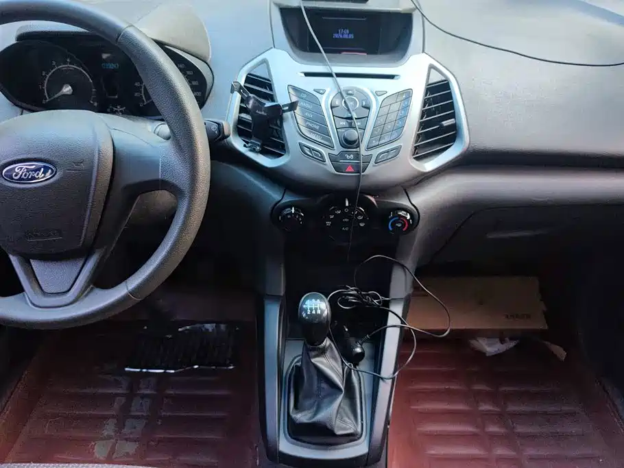 Ford EcoSport 2015 — фото 16