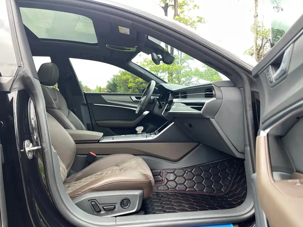 Audi A7L 2023 — фото 13