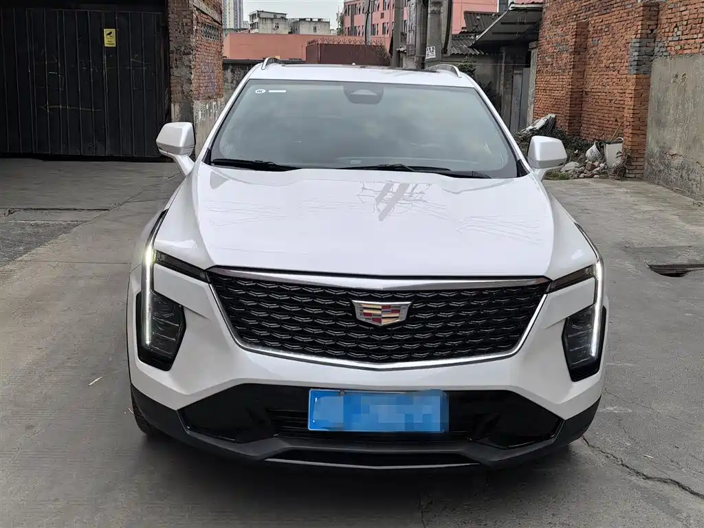 Cadillac XT4 2025 — фото 2
