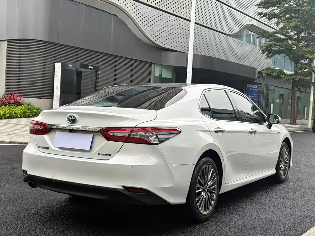 Toyota Camry 2019 — фото 21