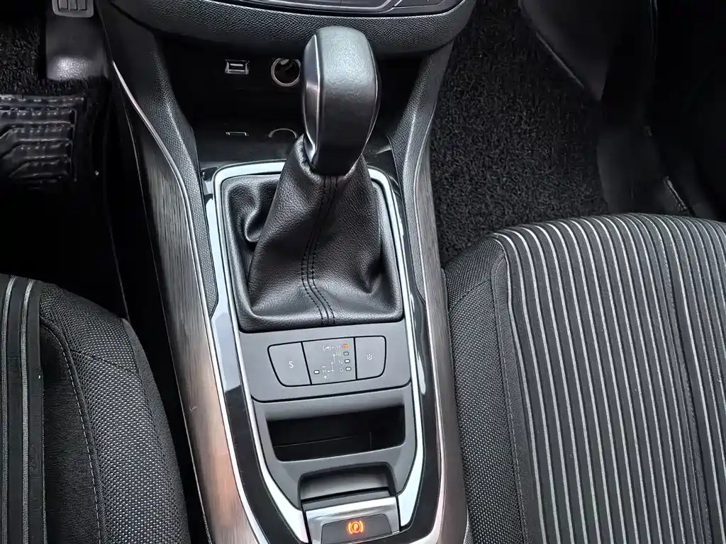Peugeot 408 2015 — фото 15