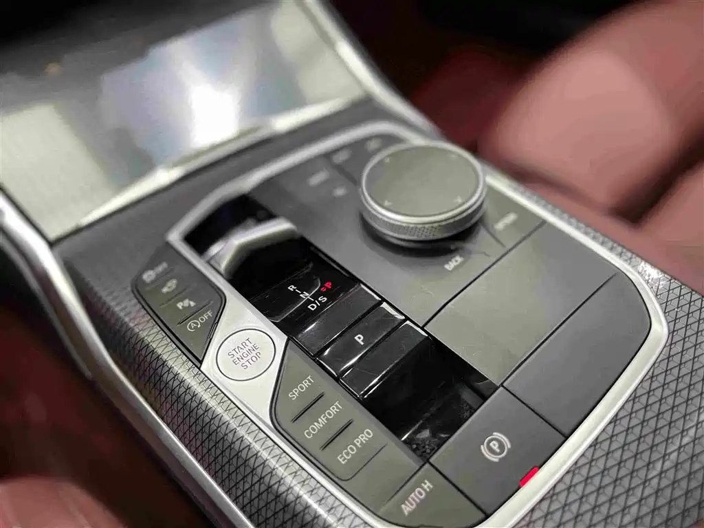 BMW 3 Series 2024 — фото 18